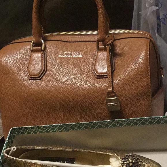 2” heels need replacing in this excellent to like new bundle. Air brush rest and - Picture 2 of 5